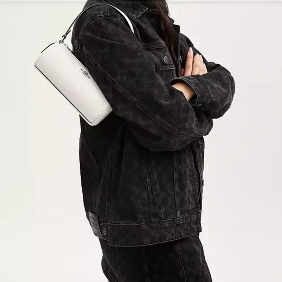 NWT Coach White w/Silver Hardware Barrel Wristlet/Purse - Picture 4 of 5